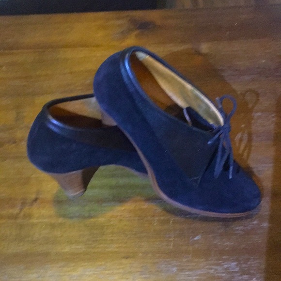 Shoes - Picture 3 of 6